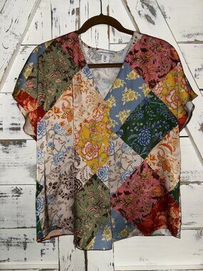 Cupcakes & Cashmere Medium Silky Multicolor Patchwork Split Neck Short Sleeve